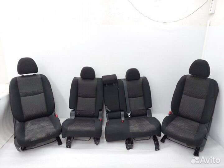 Сиденья комплект Nissan X-Trail T32 MR20DD 2019