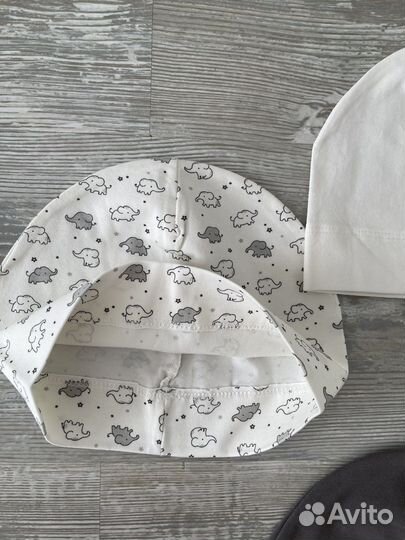 Набор летних шапок H&M 3 штуки (на 1-1,5 года)