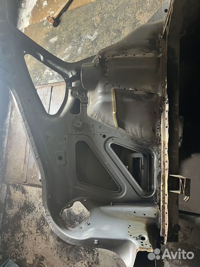 Крыло заднее левое на LADA granta (лифтбэк)