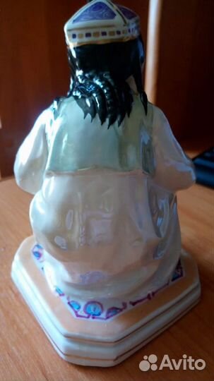 Узбечка с чайником статуэтка