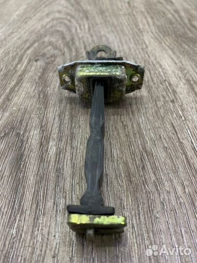 Ограничитель двери задний левый Honda Cr-V