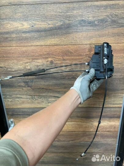 Замок двери передний левый Nissan murano Z50