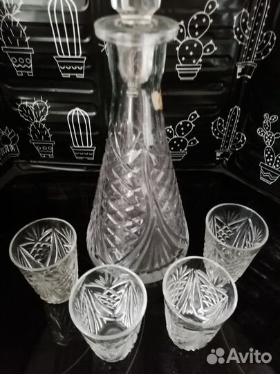 Графин хрустальный со стопками