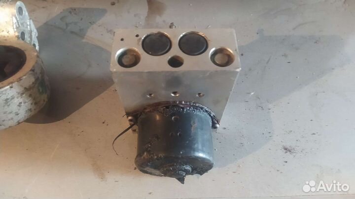 Блок ABS Volvo S80