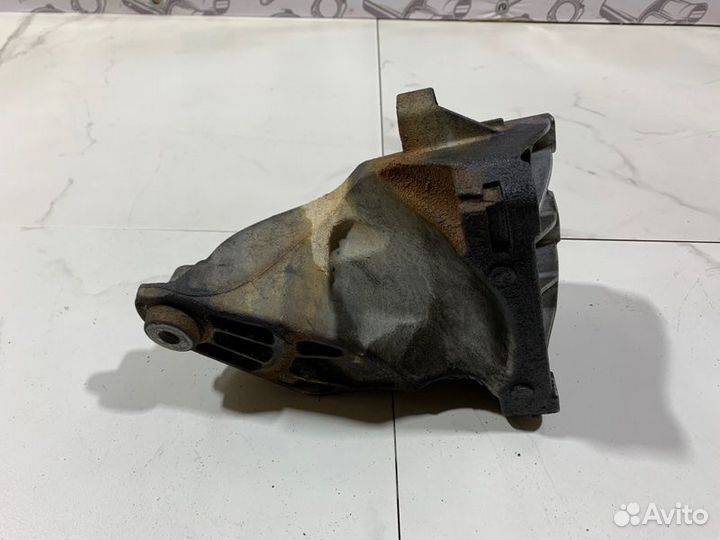 Кронштейн опоры двигателя левый Mercedes W212