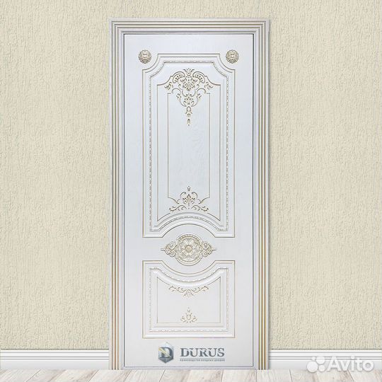 Двери межкомнатные светлые с золотом