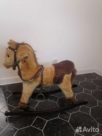 Детская качалка лошадь