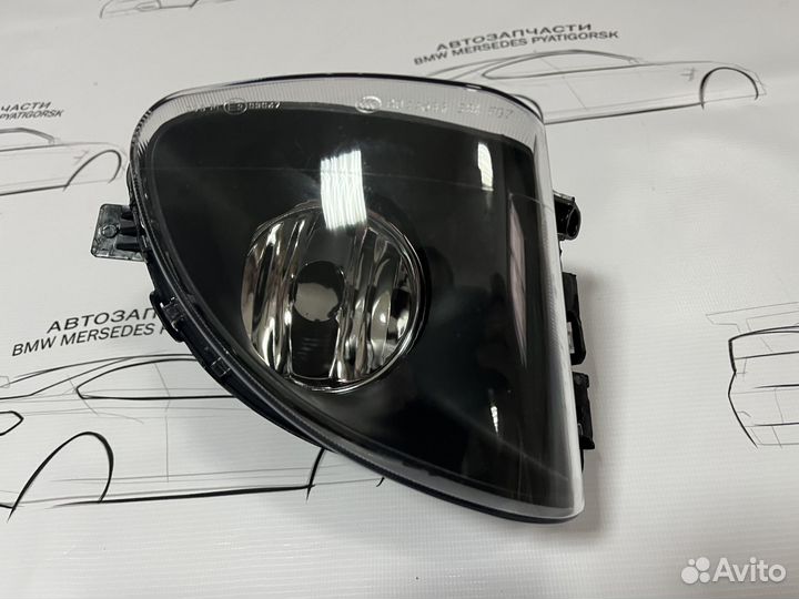 Правая передняя противотуманка BMW F10 дорест