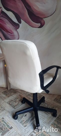 Компьютерное кресло,стул. На колесах,кожа