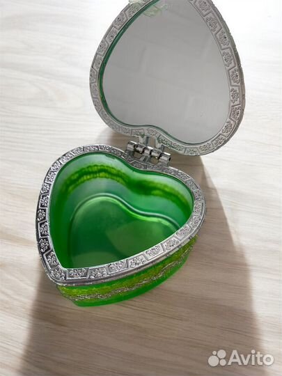 Шкатулка с зеркалом в виде сердечка