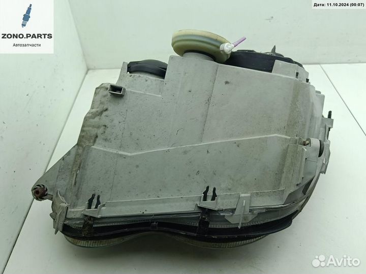 Фара правая 2038200261 на Mercedes W203 (C)