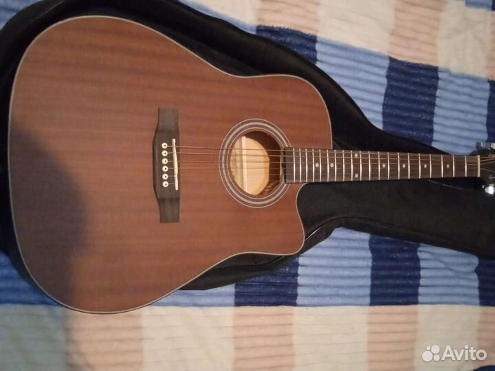 Акустическая гитара