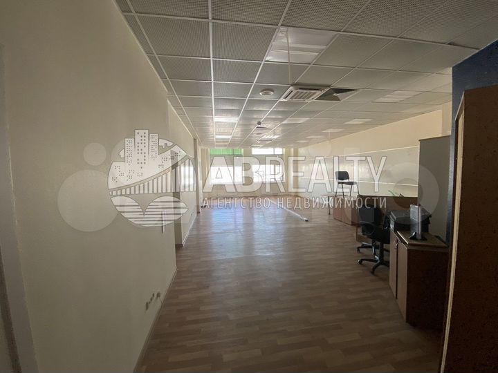 Офис 196.1 м² на высоком этаже