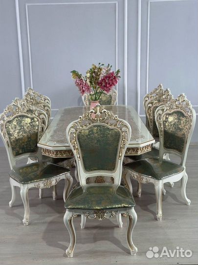 Стол и стулья