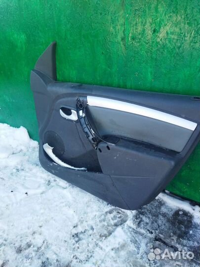 Обшивка двери Лада Ларгус кросс
