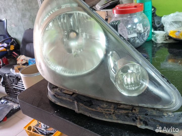 Фара передняя правая Хонда Фит Gd1