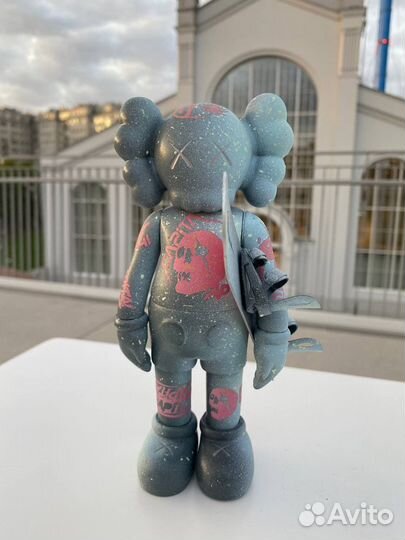 Фигурка Kaws. Она же Кавс, расписанная вручную