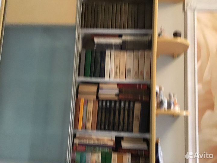 Продаётся библиотека 600книг