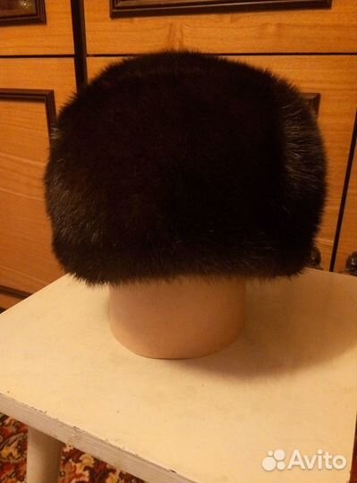 Женские меховые шапки