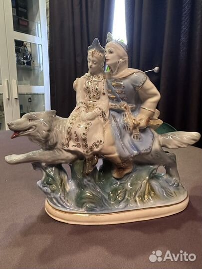 Фарфоровая статуэтка Иван царевич на сером волке