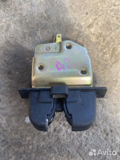 Замок багажника honda