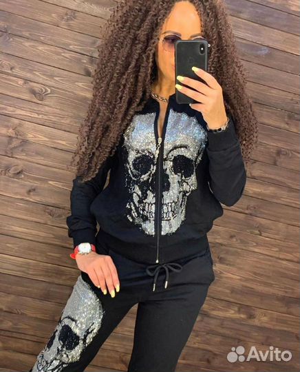 Спортивный костюм женский с черепом