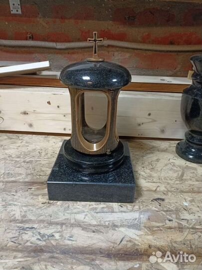 Подставка гранитная под вазу