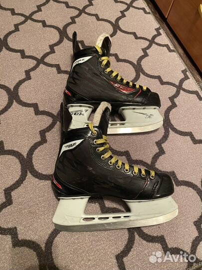 Коньки хоккейные