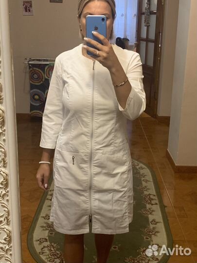 Медицинский халат и рубашка