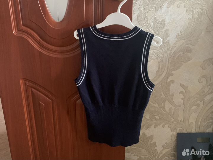 Жилетка для девочки новая школьная