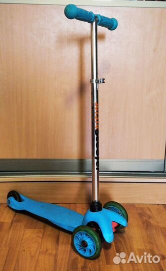 Самокат трехколесный