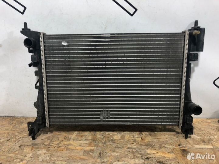 Радиатор охлаждения двигателя Opel Corsa D Рестайл