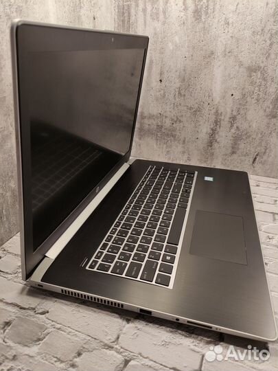 Игровой ноут 17,3 дюйма с SSD/nvidia 940M/core i5