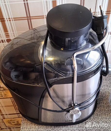 Соковыжималка центробежная Scarlett SC-JE50S13