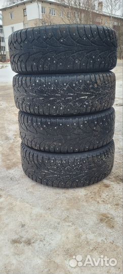 Hankook Winter I'Pike 215/55 R17