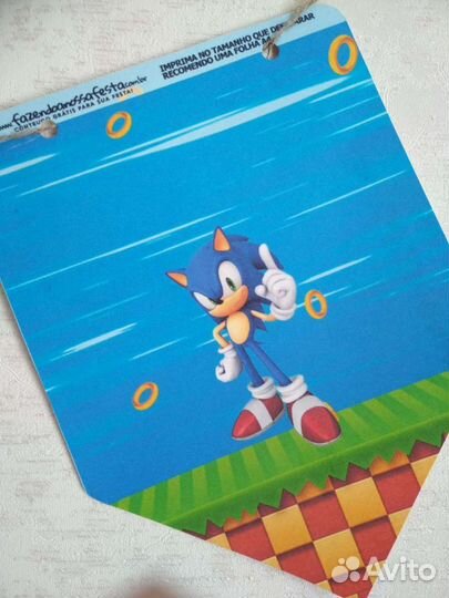 На день рождения гирлянда 