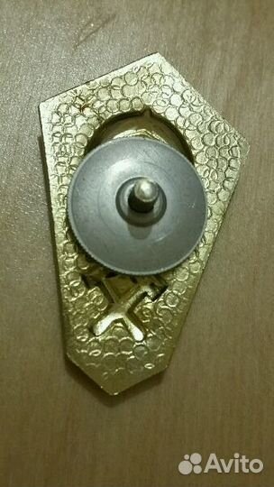 Нагрудной значок