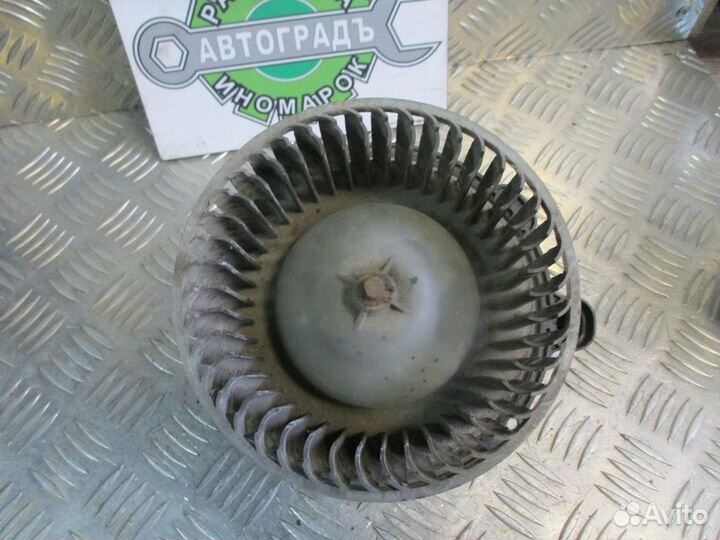 Моторчик отопителя Исузу Родео A 1991г