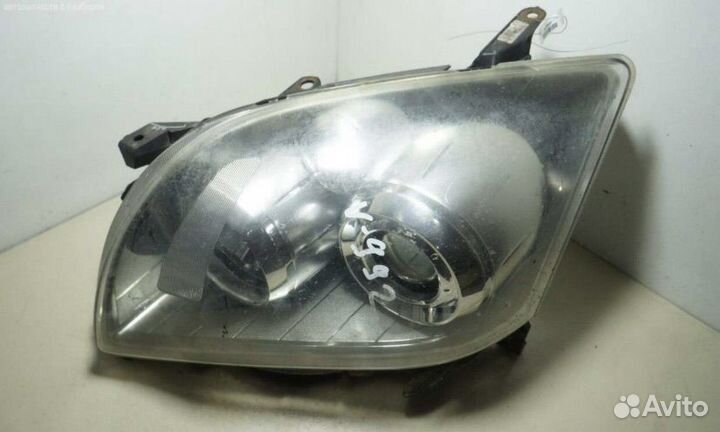 Фары к-т на Toyota Avensis 2