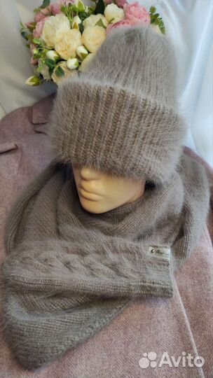 Вязаный комплект ручной работы