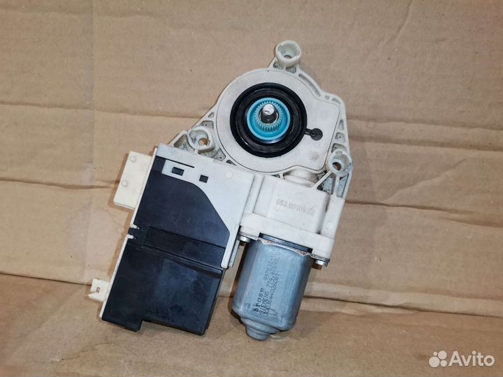 Моторчик стеклоподъемника передний Пежо 307