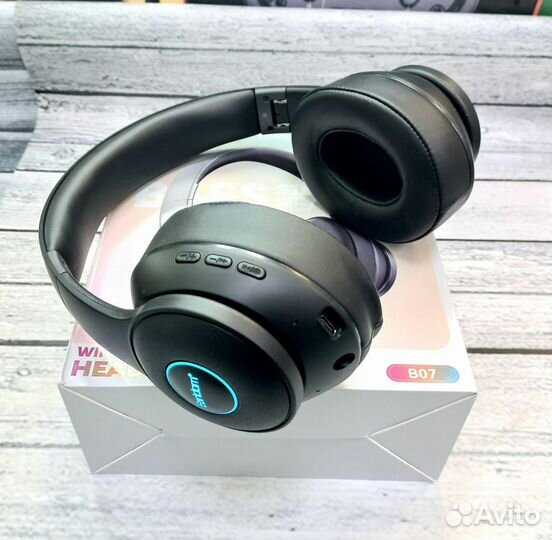 Беспроводные наушники полноразмерные