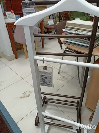 Вешалка для одежды напольная