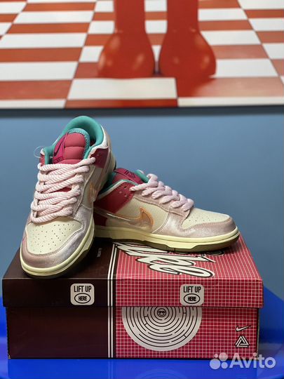 Nike dunk x social status strawberry milk