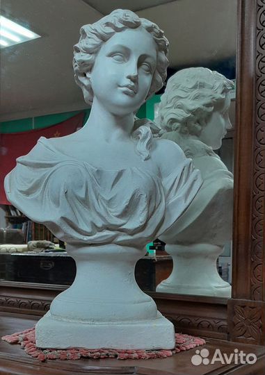 Гипсовый бюст богини Флоры