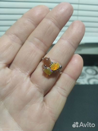 Серебряное кольцо ручной работы с топазом