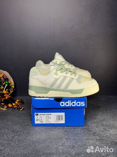 Кроссовки женские Adidas Forum