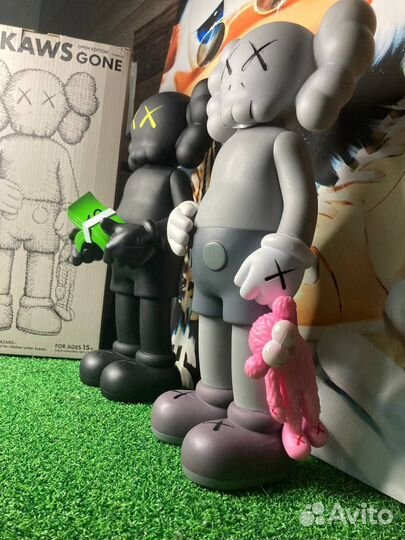 Фигурка kaws