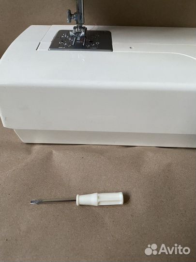 Швейная машина Janome
