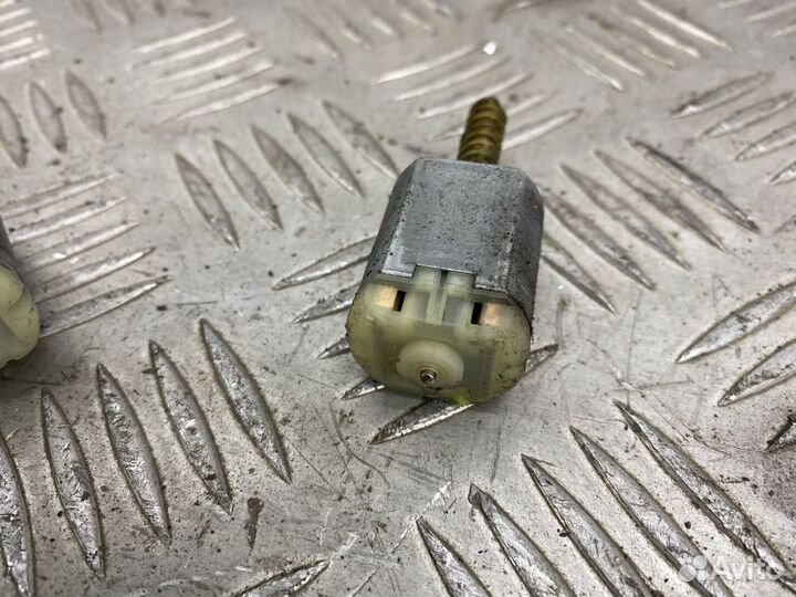 Моторчик в замок Peugeot Boxer 3